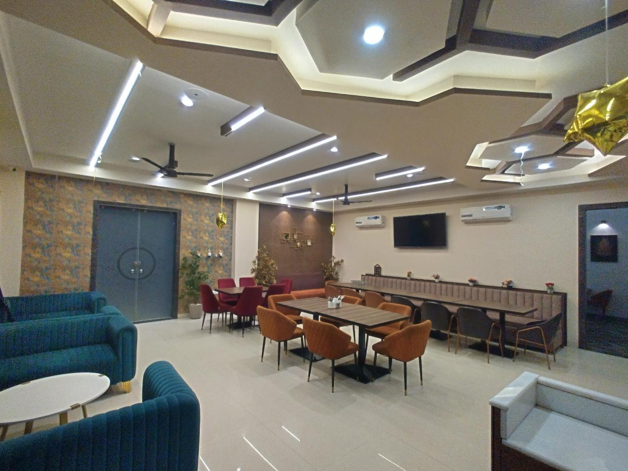 The Imperial Hotel And Convention Centre Kanpur Exterior foto
