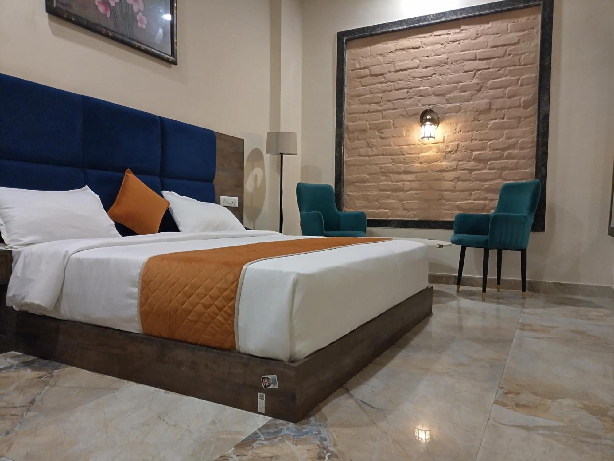 The Imperial Hotel And Convention Centre Kanpur Exterior foto