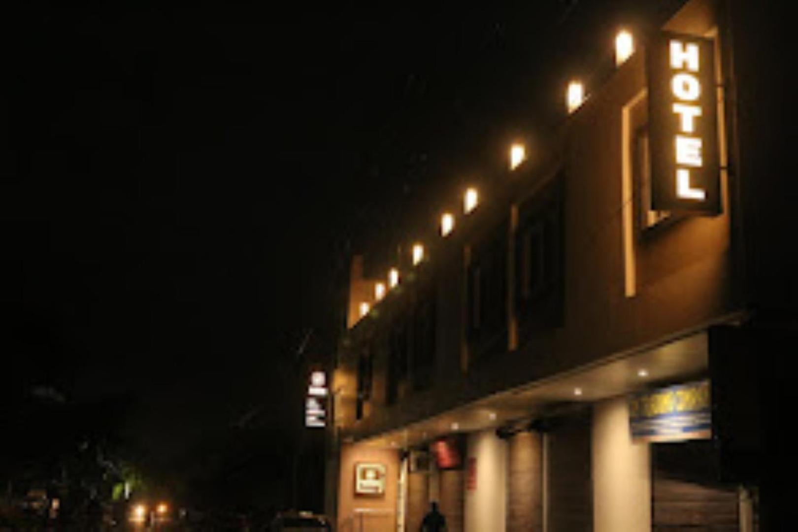 The Imperial Hotel And Convention Centre Kanpur Exterior foto